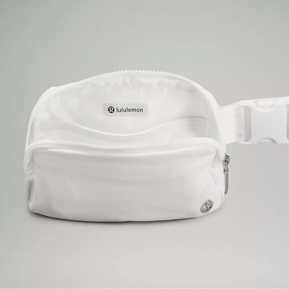 NWT LULULEMON WHITE BELT BAG - Picture 5 of 7